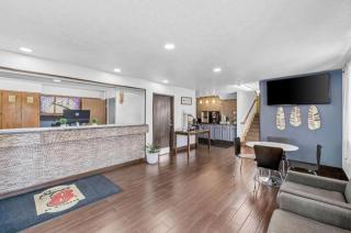 Super 8 By Wyndham Franklin - 1