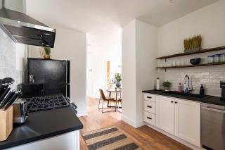 Stay Portland - 3BR - Sleeps 6 - Steps to NW 23rd - Fast WiFi - 1