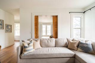 Stay Portland - 2BR Flat - Walk to NW 23rd Shops & Cafes - 4