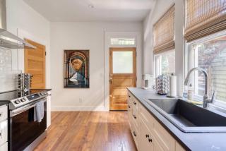 Stay Portland - The Etourdissante Suite - Forest Park & Local Eats - 4