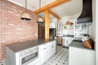 Stay Portland - Luxury Living on NW 23rd Ave, Walk Score 99 - 1