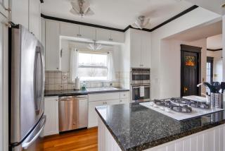 1910 Historic Jessie Morehead House - 98 WalkScore - 2