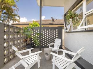 Serenity & Poolside Sun - 400m to Beach - 8