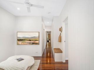 Serenity & Poolside Sun - 400m to Beach - 7