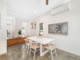 Serenity & Poolside Sun - 400m to Beach - 3