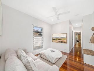 Serenity & Poolside Sun - 400m to Beach - 2