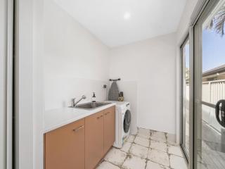 Serenity & Poolside Sun - 400m to Beach - 1