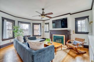 Alphabet District Gem - AC - Patio - Fast WiFi - 8