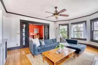 Alphabet District Gem - AC - Patio - Fast WiFi - 9