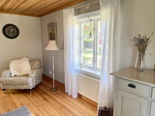 Country Escape, Cozy Village Cottage - 3