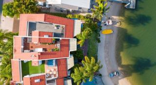 St Tropez 8 - Waterfront Retreat with Rooftop Spa & Sauna - 8