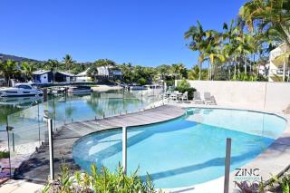 St Tropez 8 - Waterfront Retreat with Rooftop Spa & Sauna - 4