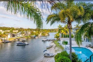 St Tropez 8 - Waterfront Retreat with Rooftop Spa & Sauna - 1