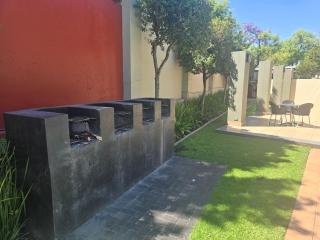 Stylish Bachelor Pad in the Heart of Fourways - 5