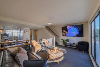 Elegant 3-Storey Townhouse with Garage Parking by Latimer Sq - 0