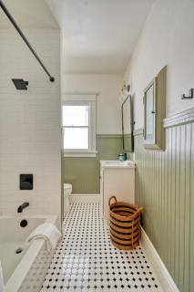 Renovated Craftsman - Fast Wifi - WalkScore 95 - 4