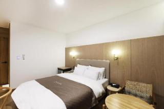 Hotel Urban Brown - 1