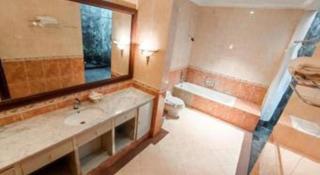 The Oxalis Regency Hotel - 9