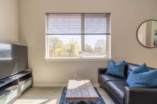 Stay Portland - Sleek Studio - Food Cart Row & Vintage Shops - 7