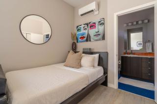 Stay Portland - Sleek Studio - Food Cart Row & Vintage Shops - 4