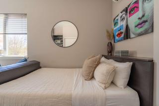 Stay Portland - Sleek Studio - Food Cart Row & Vintage Shops - 3