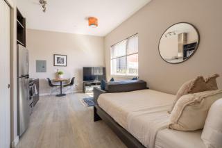 Stay Portland - Sleek Studio - Food Cart Row & Vintage Shops - 2