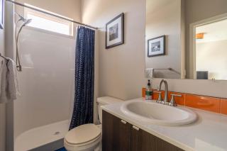 Stay Portland - Sleek Studio - Food Cart Row & Vintage Shops - 1