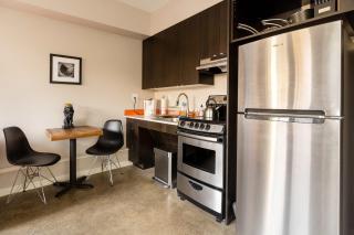 Stay Portland - Bright Studio Apartment - Food Carts & Local Shops - 4