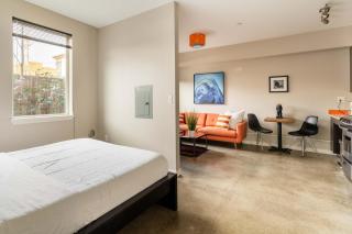 Stay Portland - Bright Studio Apartment - Food Carts & Local Shops - 6