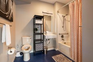 Stay Portland - Bright Studio Apartment - Food Carts & Local Shops - 7