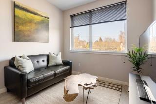 Stay Portland - Modern 1BR - Walk to Dining & Bars - Fast WiFi & AC - 6
