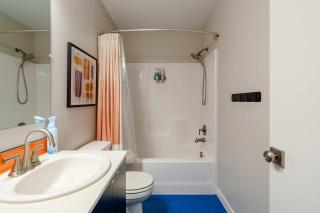 Stay Portland - The Mid-Century Cabin in Portland - Thrift & Eat - 6