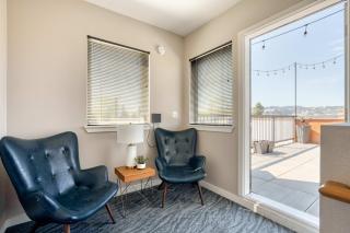 Portland Penthouse Retreat- Roof Deck & Food Pods - 6