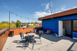 Portland Penthouse Retreat- Roof Deck & Food Pods - 4