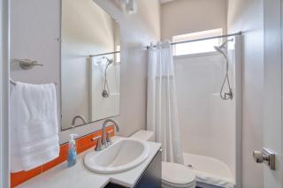 Portland Penthouse Retreat- Roof Deck & Food Pods - 2