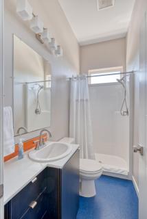 Portland Penthouse Retreat- Roof Deck & Food Pods - 1