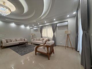 Lux Spacious Apt with Jacuzzi - 5