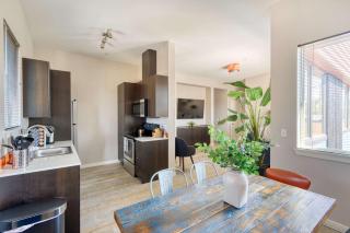 Roof Deck & Food Pods- Hawthorne Penthouse Retreat - 9