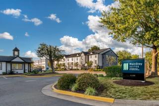 MainStay Suites Sterling near Dulles Town Center - 4