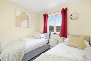 3 BR 5 Beds 3 Bath Private Garden Parking x2 Ideal for Family & Work Stays - 8