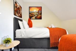 3-Bedroom 5-Bed Flat King Room Free Parking Near Reading & M4 Work Stays - 6