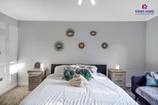 4 BR 6 Beds 3 Bath PS4, Pool Table Parking x4 Close to Legoland & Windsor - 5