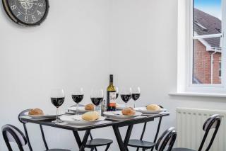 Shops 4min walk Family 2 En-suite Parking x1 - 6