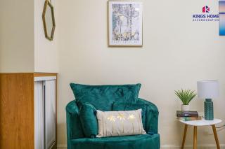 Family & Work stays w 2x Ensuite & Prv Parking 1 - 2