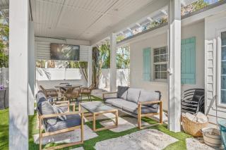 A Wave From It All - New Luxury Renovated Home Heated Pool Cabana Hammock Walk to Beach - 4