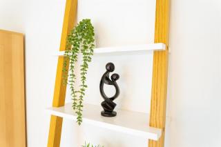 5 bed 4 bath , Shops two min walk M13 - 8