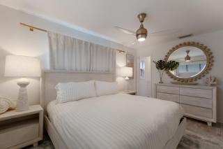 Cozy Cabana East - Gorgeously Renovated wHeated Pool Beach Gear Walk to Beach - 6