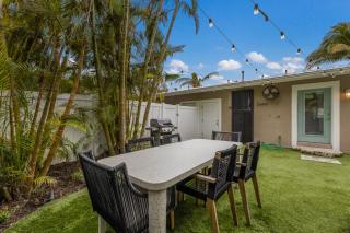 Cozy Cabana East - Gorgeously Renovated wHeated Pool Beach Gear Walk to Beach - 5