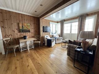 Cozy Apartment With Stunning Mountain Views - 7