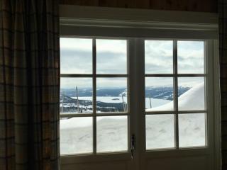 Cozy Apartment With Stunning Mountain Views - 2